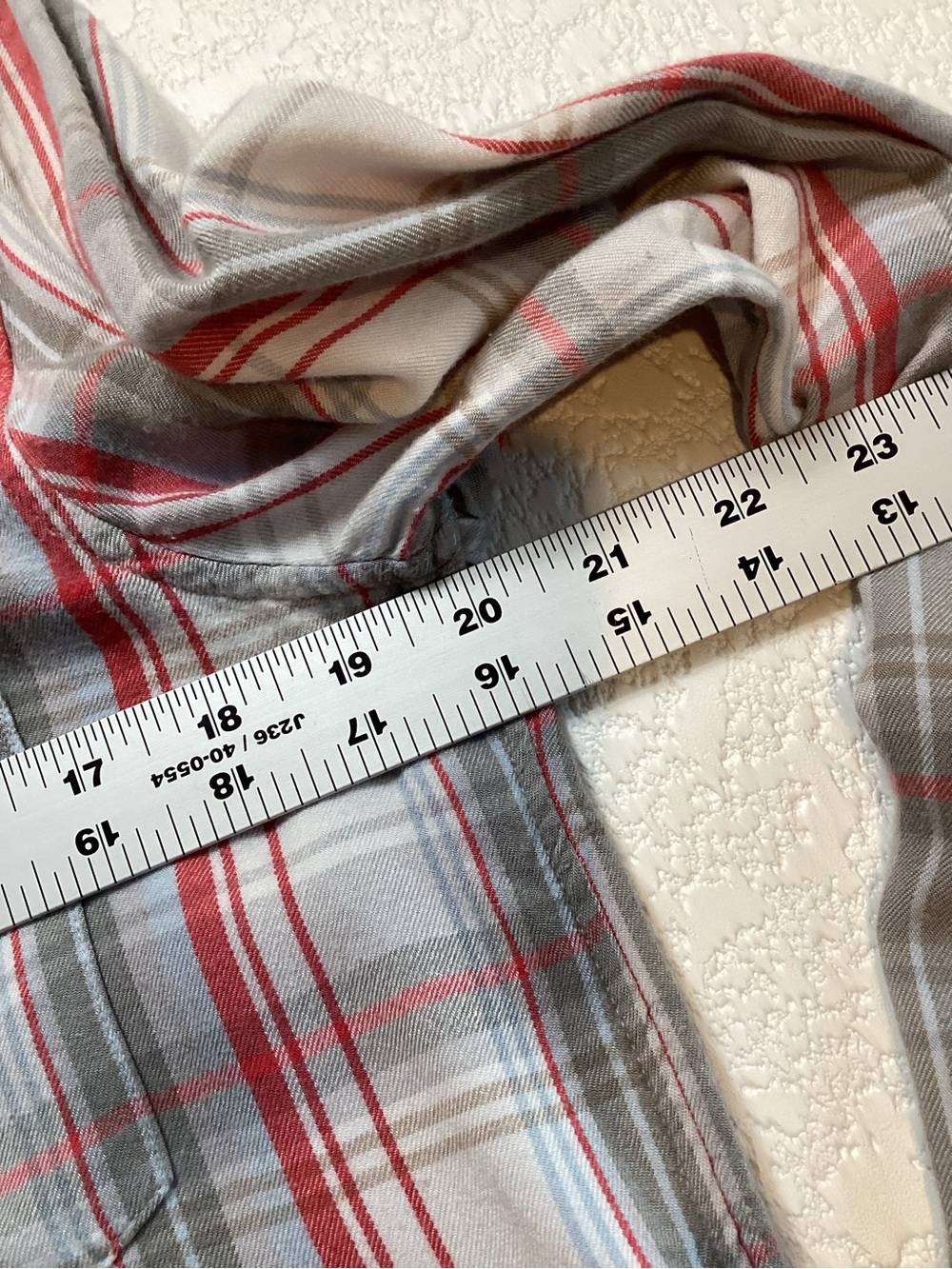Levi’s Boyfriend Fit Plaid Button Down Shirt Medium Red Gray White Cotton - Picture 10 of 16